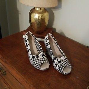Toms houndstooth wedges